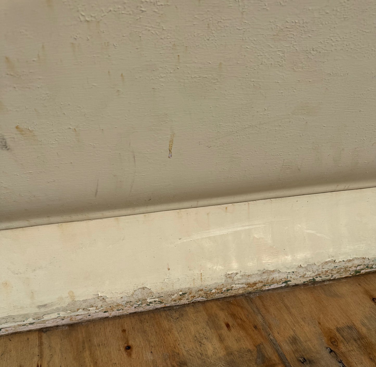 6' Antique Cast Iron Skirted Bath Tub w/ Center Drain GA20796