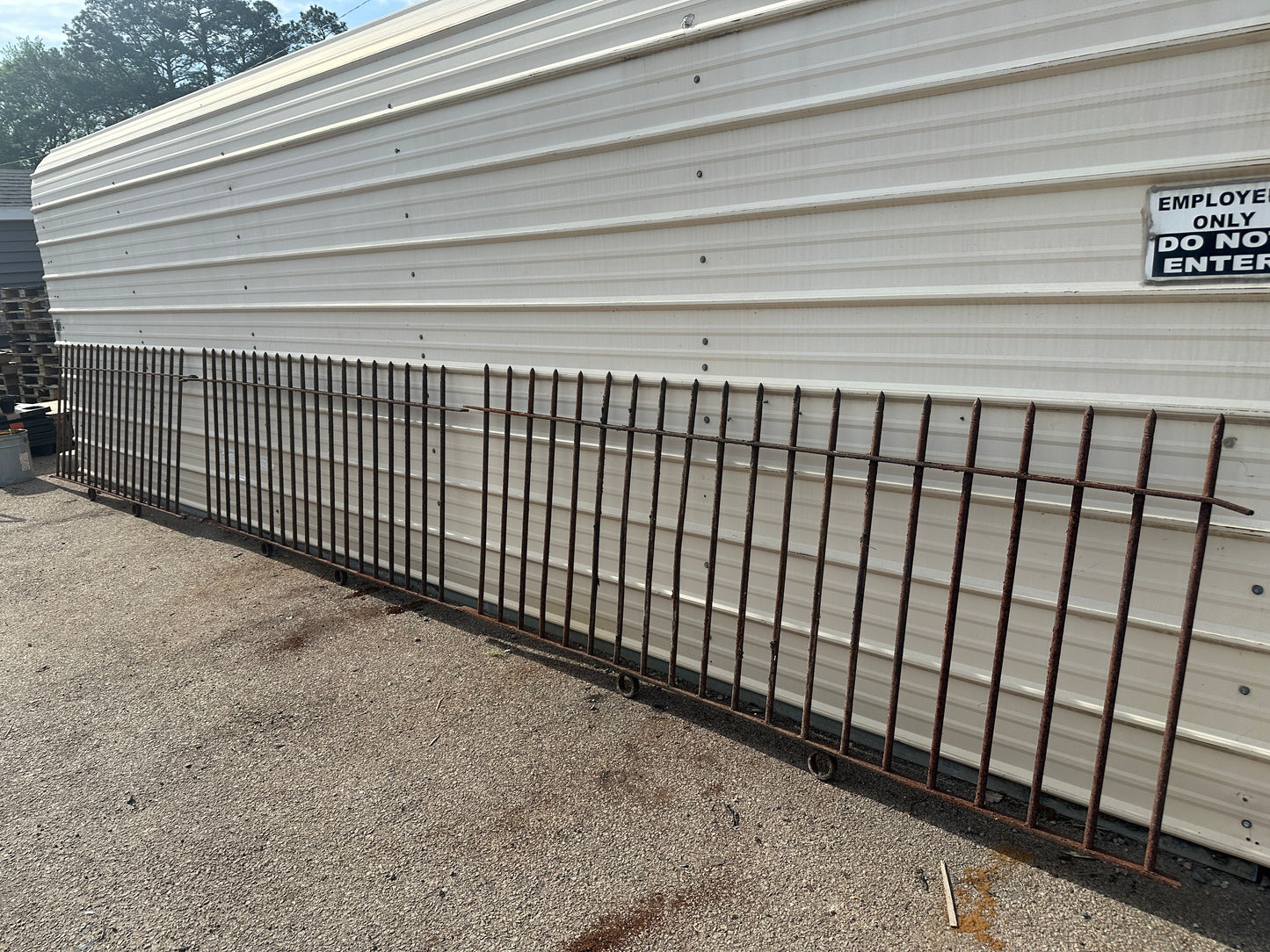 22 Ft of Antique Wrought Iron Picket Fencing GA21006
