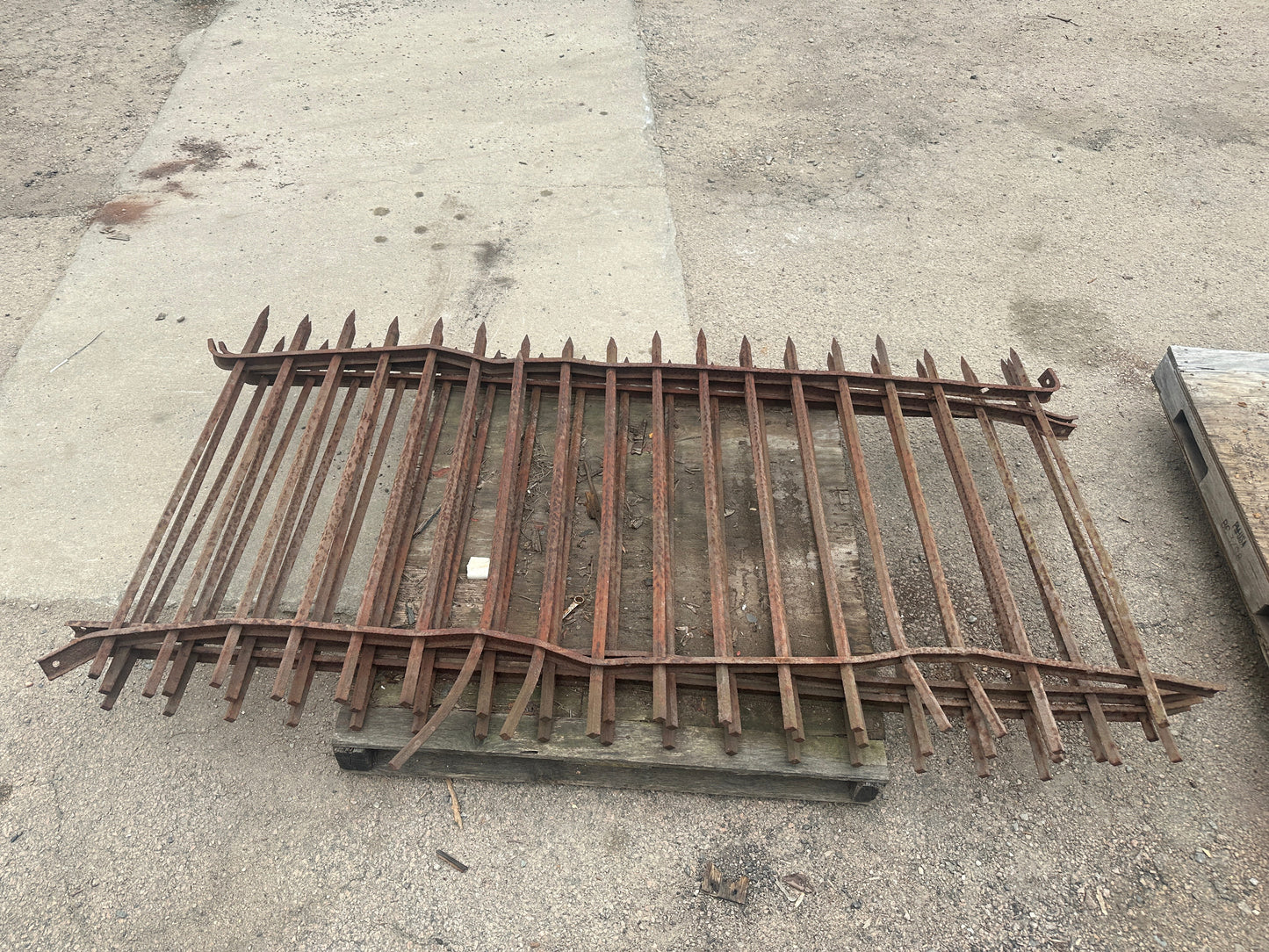 35 Ft of Antique Wrought Iron Spear Top Fencing GA20875