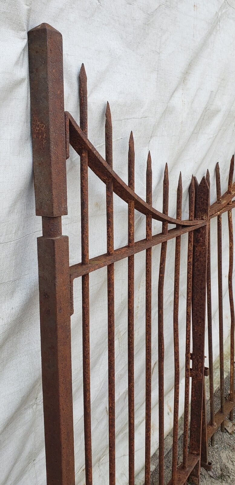 Arched Gates with Arrow Point Finials GA9577