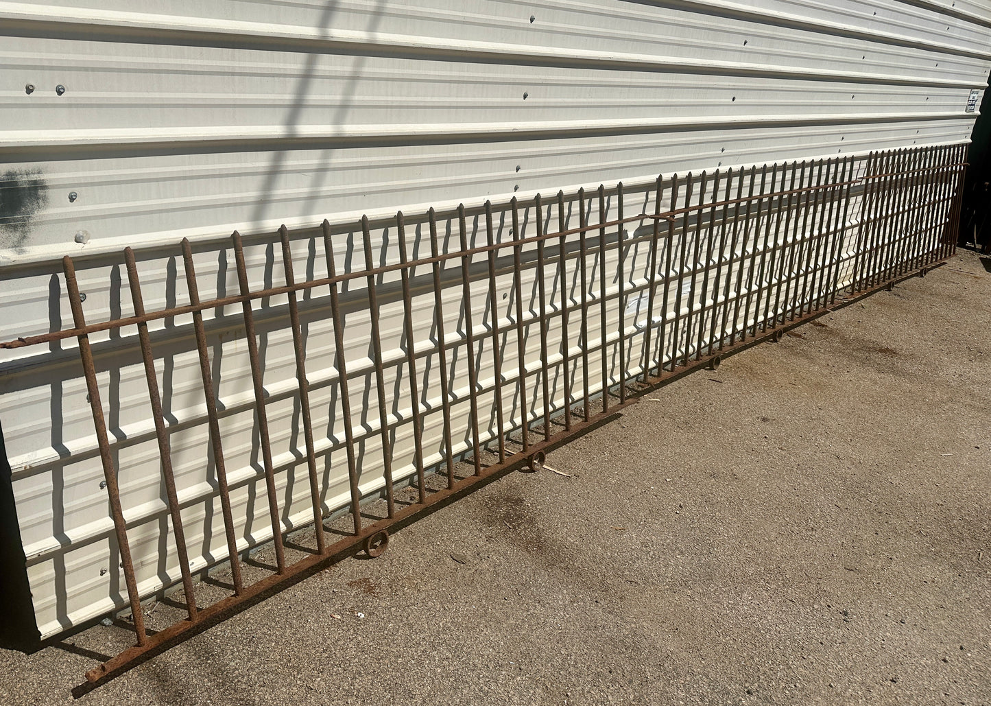 23 Ft of Antique Wrought Iron Picket Fencing GA21013