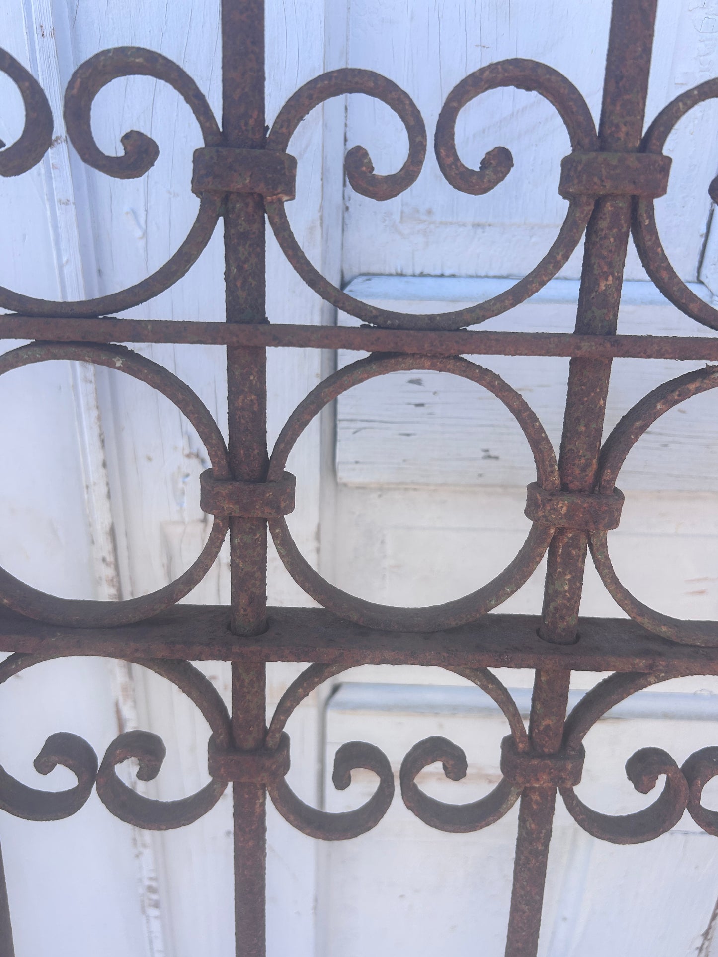 Tall Wrought Iron Gate w/ Center Oval GS010977