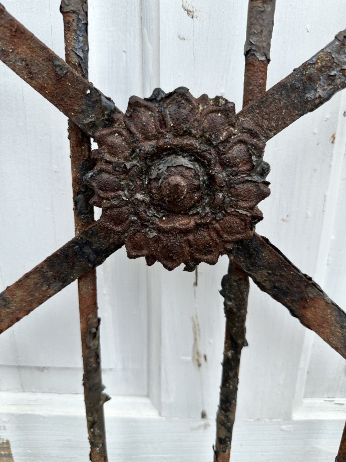 Antique Iron Hairpin Garden Gate w/ Sunflower Medallion GA20261