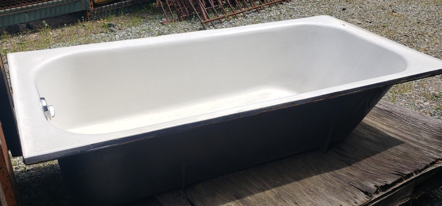 5 Foot Cast Iron Built In Bath Tub w/ Right Side Drain & Front Apron GS00443