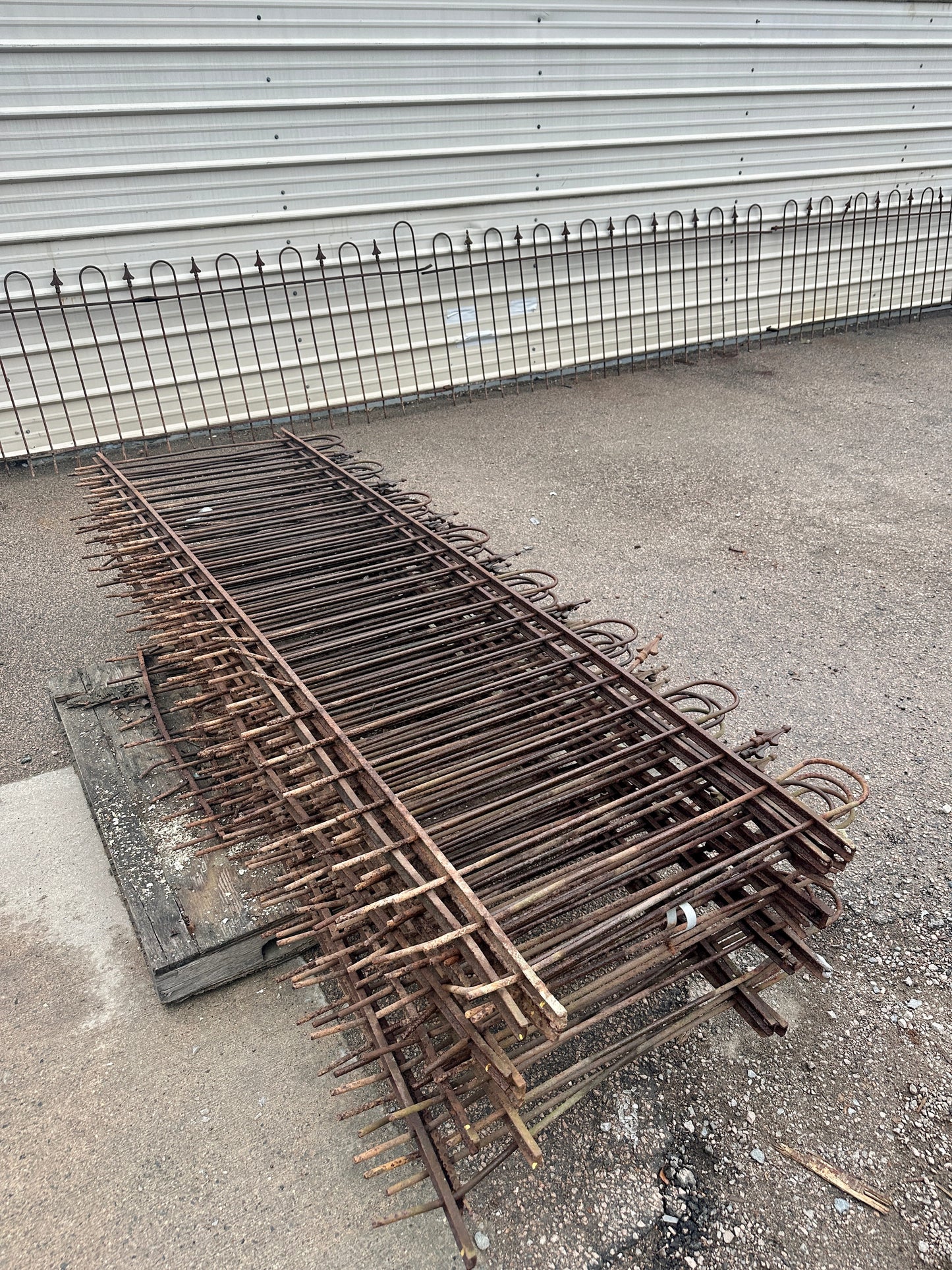 127 Ft of Antique Wrought Iron Hairpin Fencing GA21025