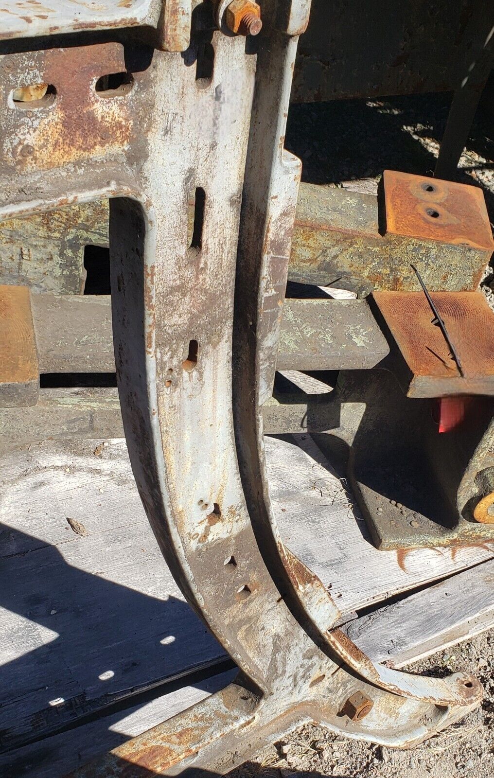 4 Foot Tall Curved Industrial Factory Cast Iron Machine Legs GS00206