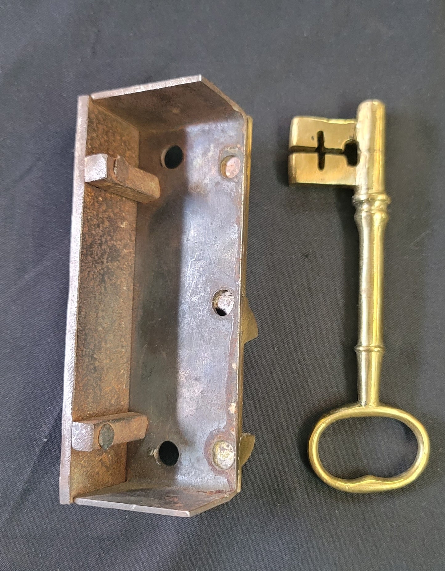 Restored Left Carpenter Rim Lock Set w/ Key & Knobs 6 1/4" x 3 3/4" GS00975