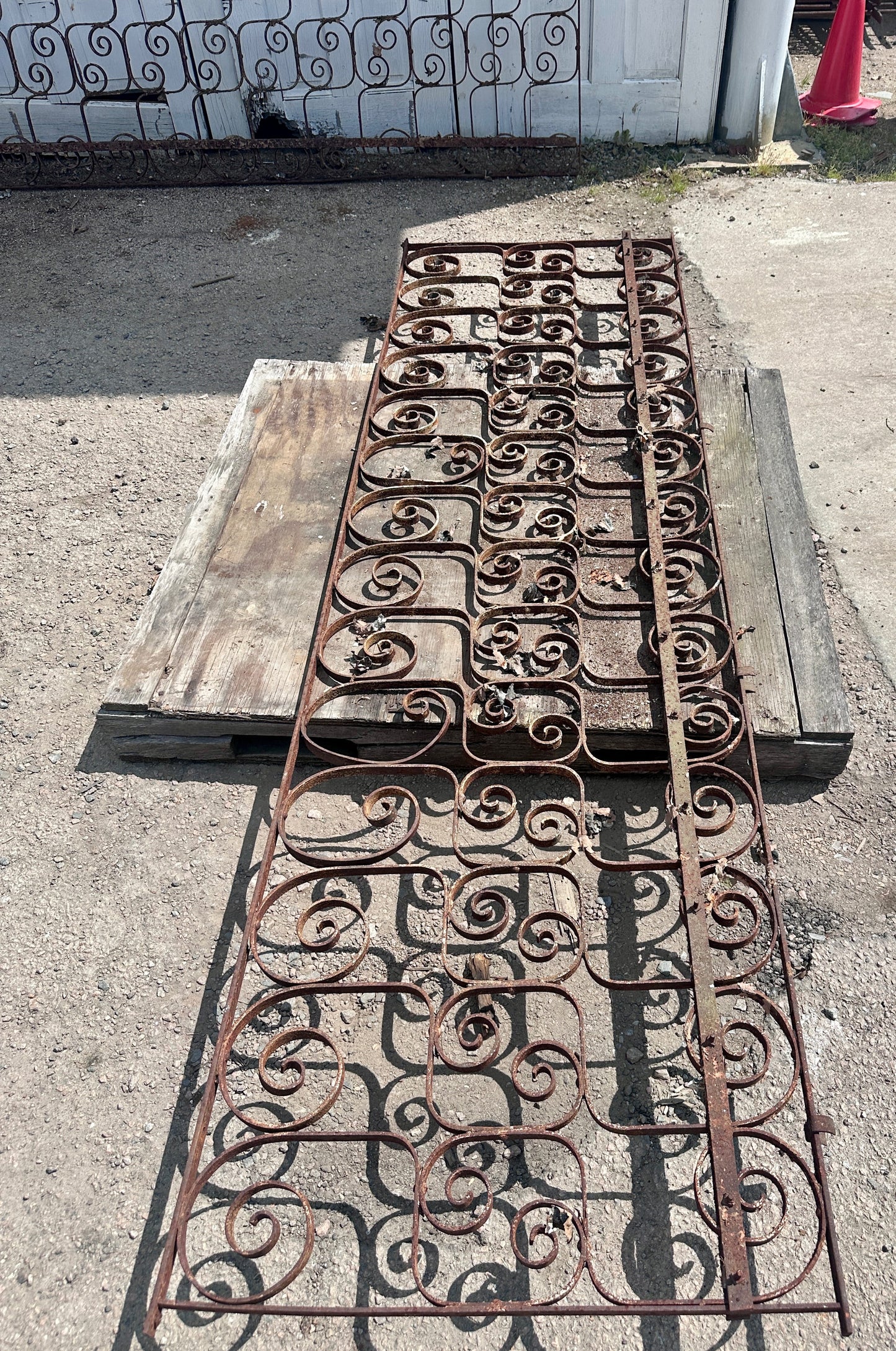 34 Ft of Antique Wrought Iron Fencing GA21040