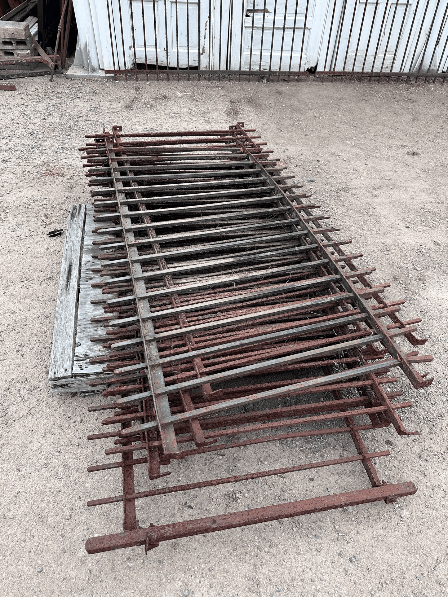 77 Ft of Antique Wrought Iron Picket Fencing GA21061