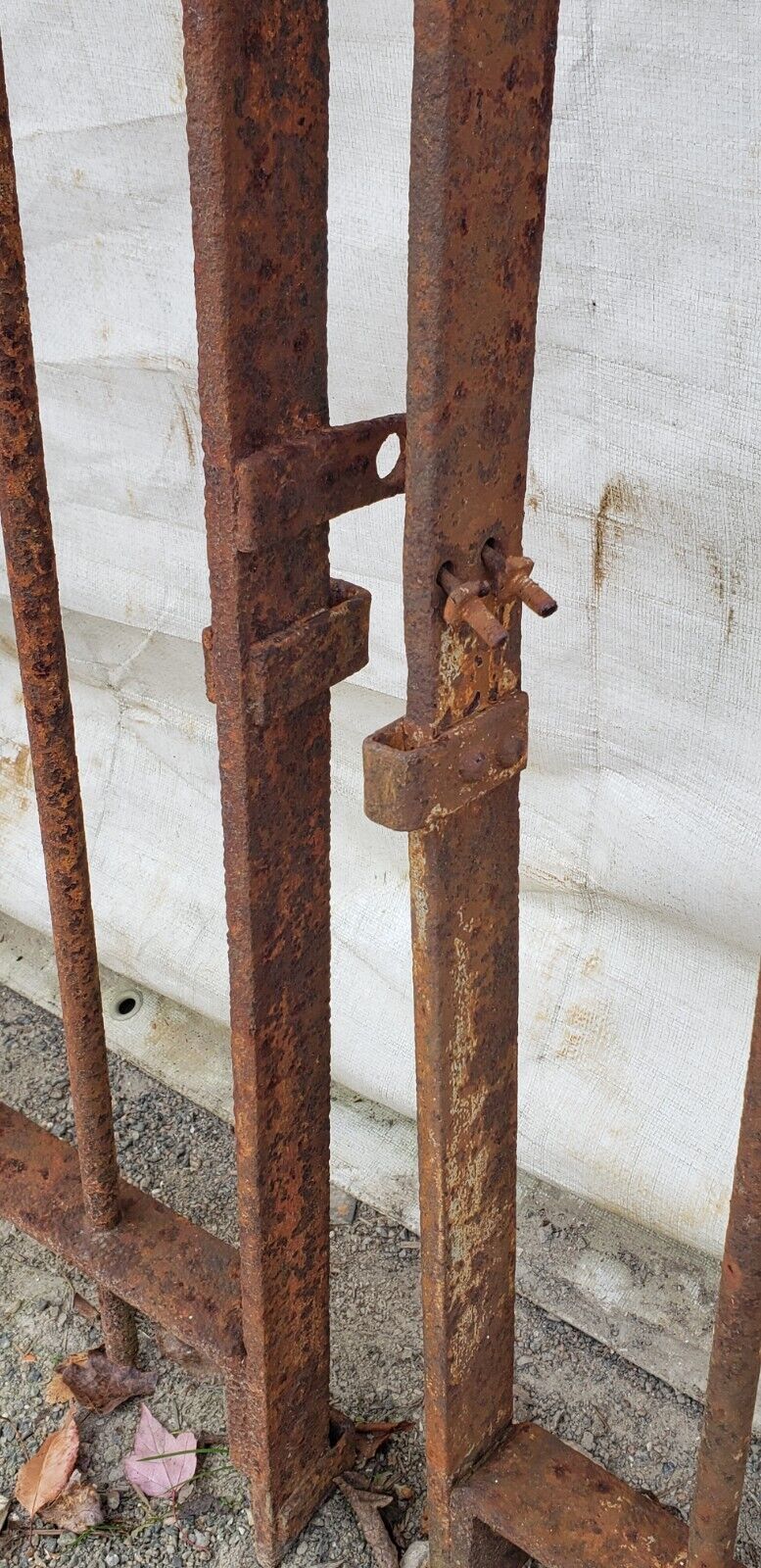 Arched Gates with Arrow Point Finials GA9577
