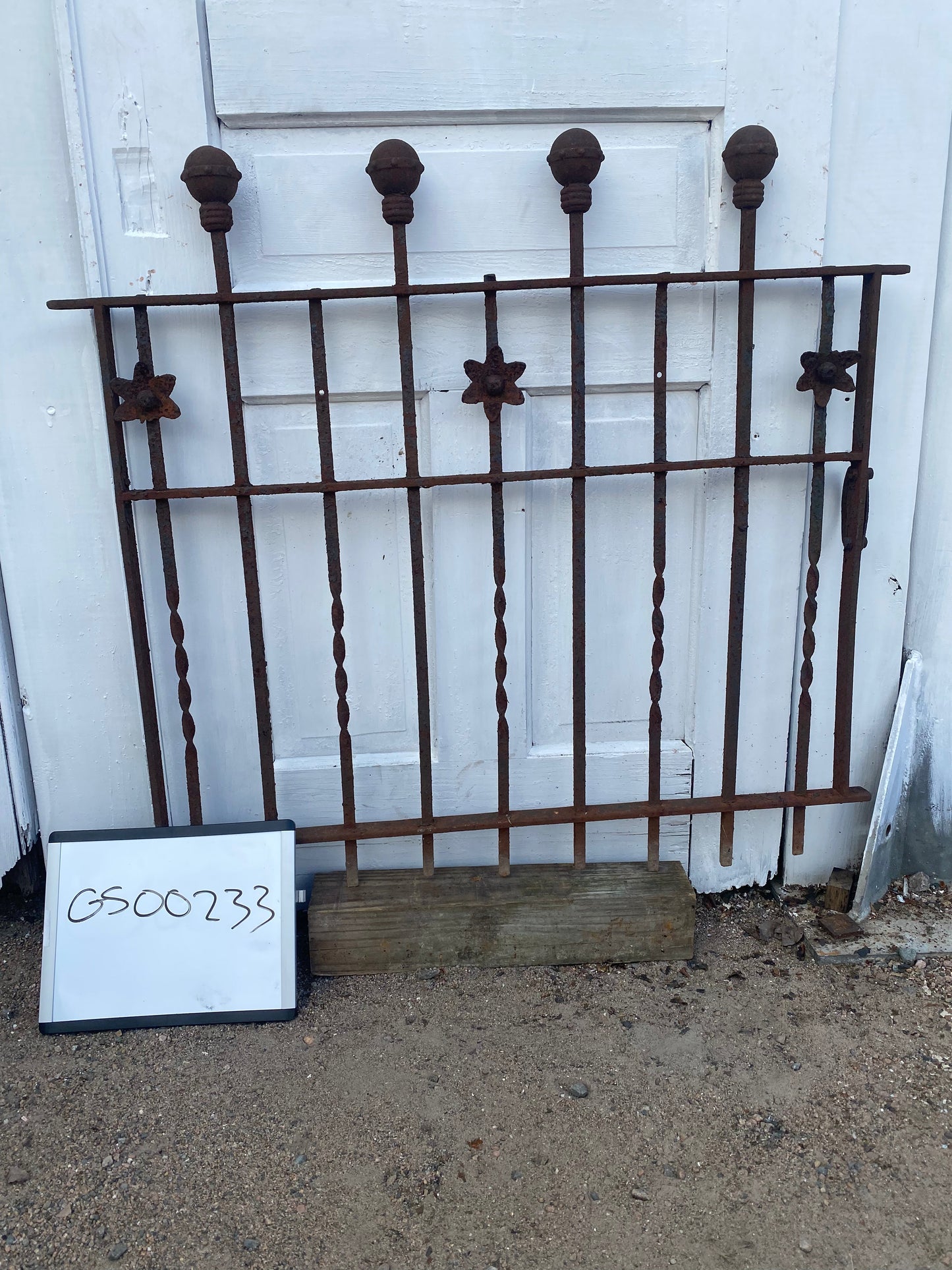 Antique Iron Gate GS20232 - 32 1/4" x 32 1/4" tall
