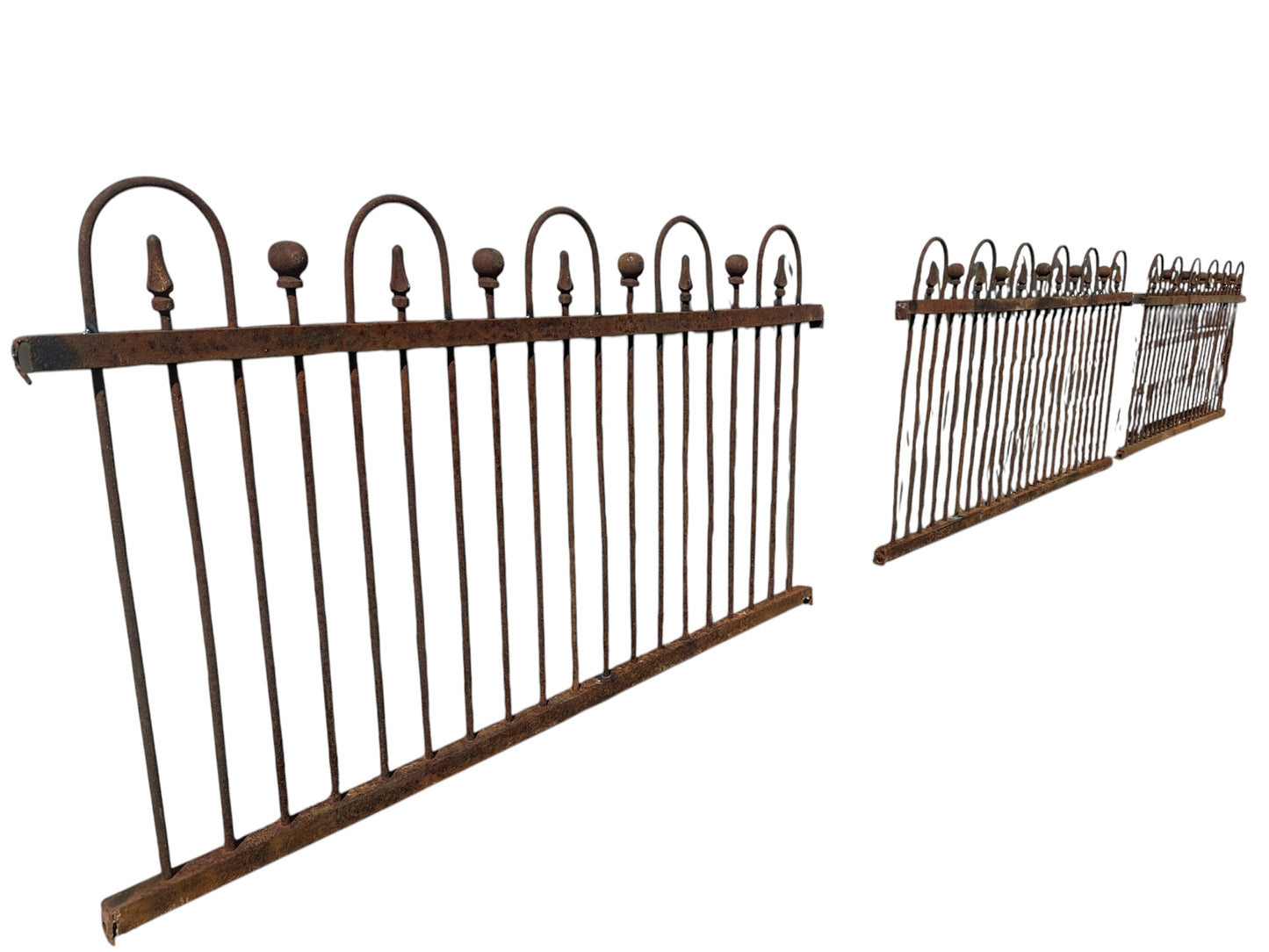 18 Ft of Antique Wrought Iron Hairpin Fencing GA20996