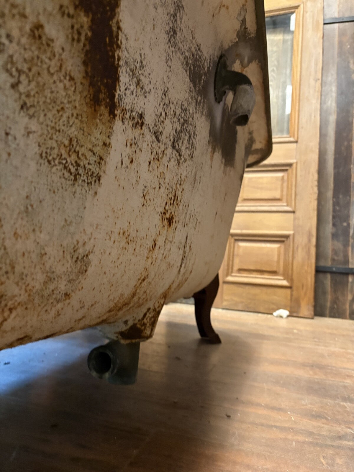 Cast Iron Bath Tub w/ Center Drain GS6022