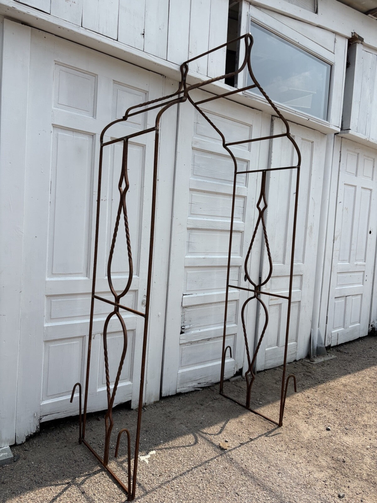 Iron Artisan Arbor w/ Stakes GS6036