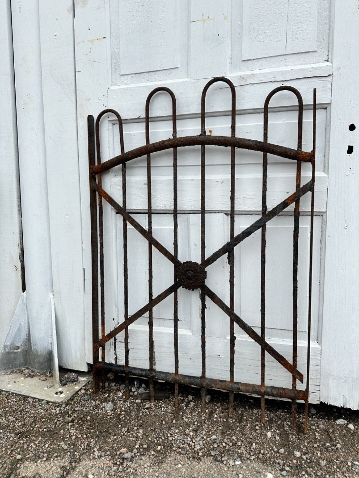 Antique Iron Hairpin Garden Gate w/ Sunflower Medallion GA20261