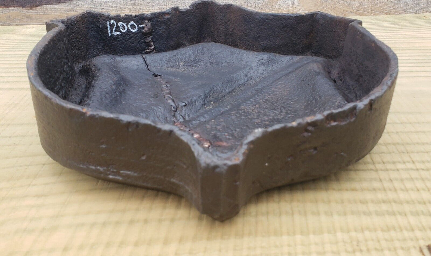 Rare Cast Iron Heraldic Shield Door / Building Pediment 14 1/2" x 13" GA9782