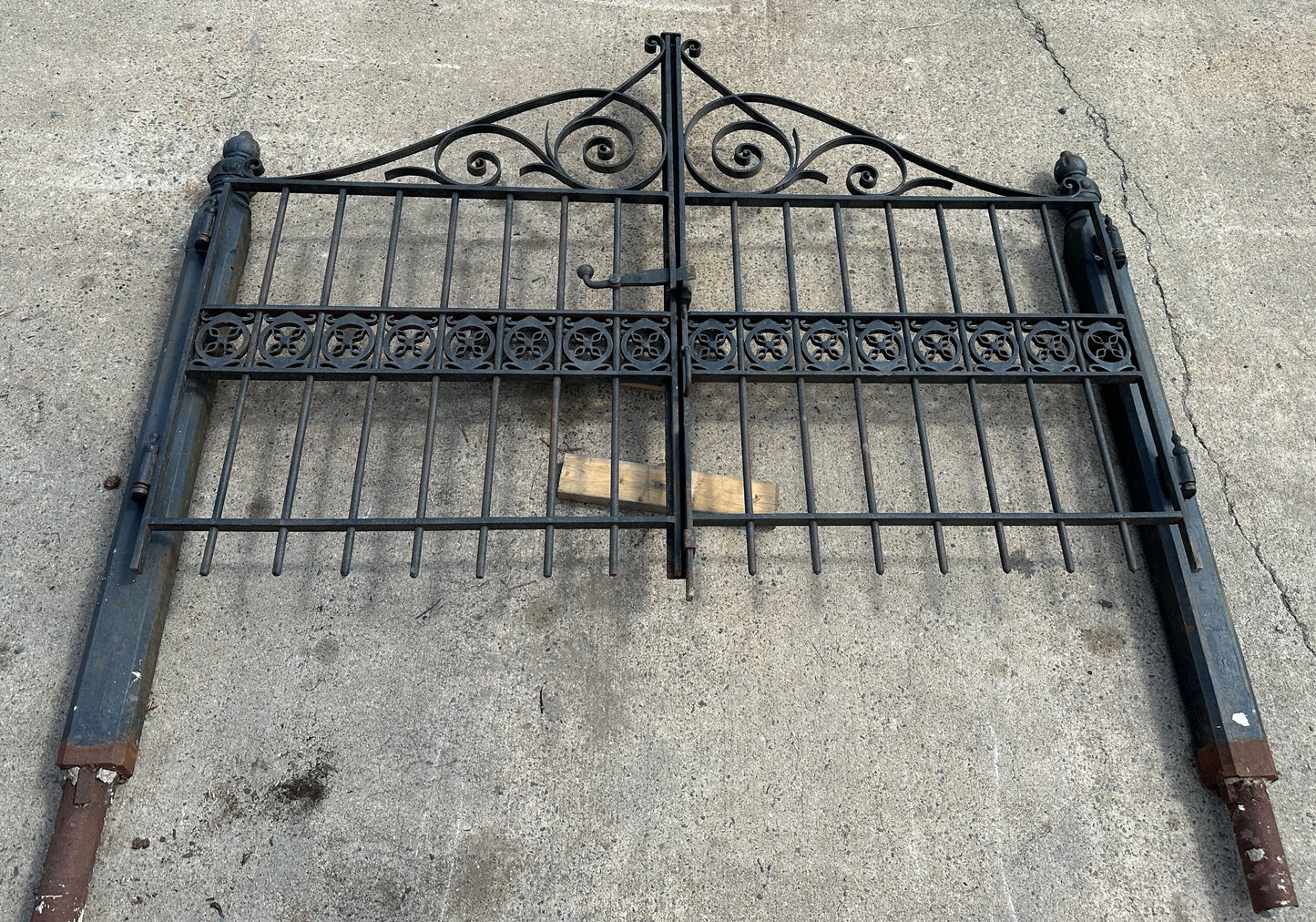 Antique Iron Entryway Gates w/ Ornate Cast Iron Posts GA20318