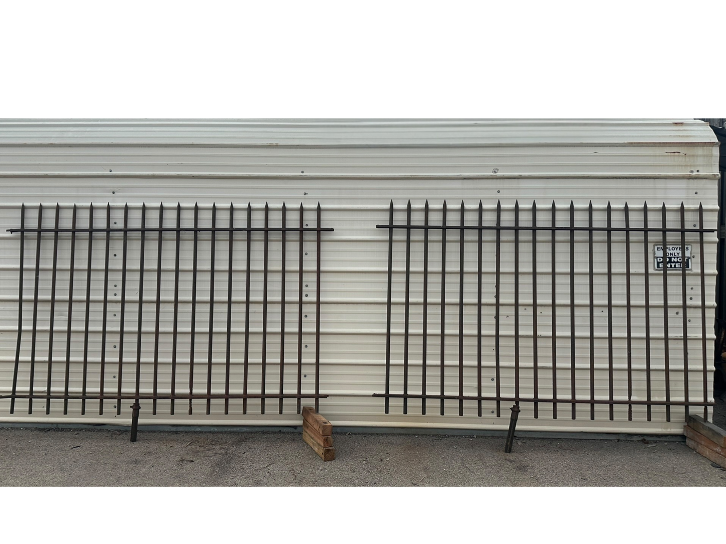 31 Ft of Antique Wrought Iron Spear Top Fencing GA20882