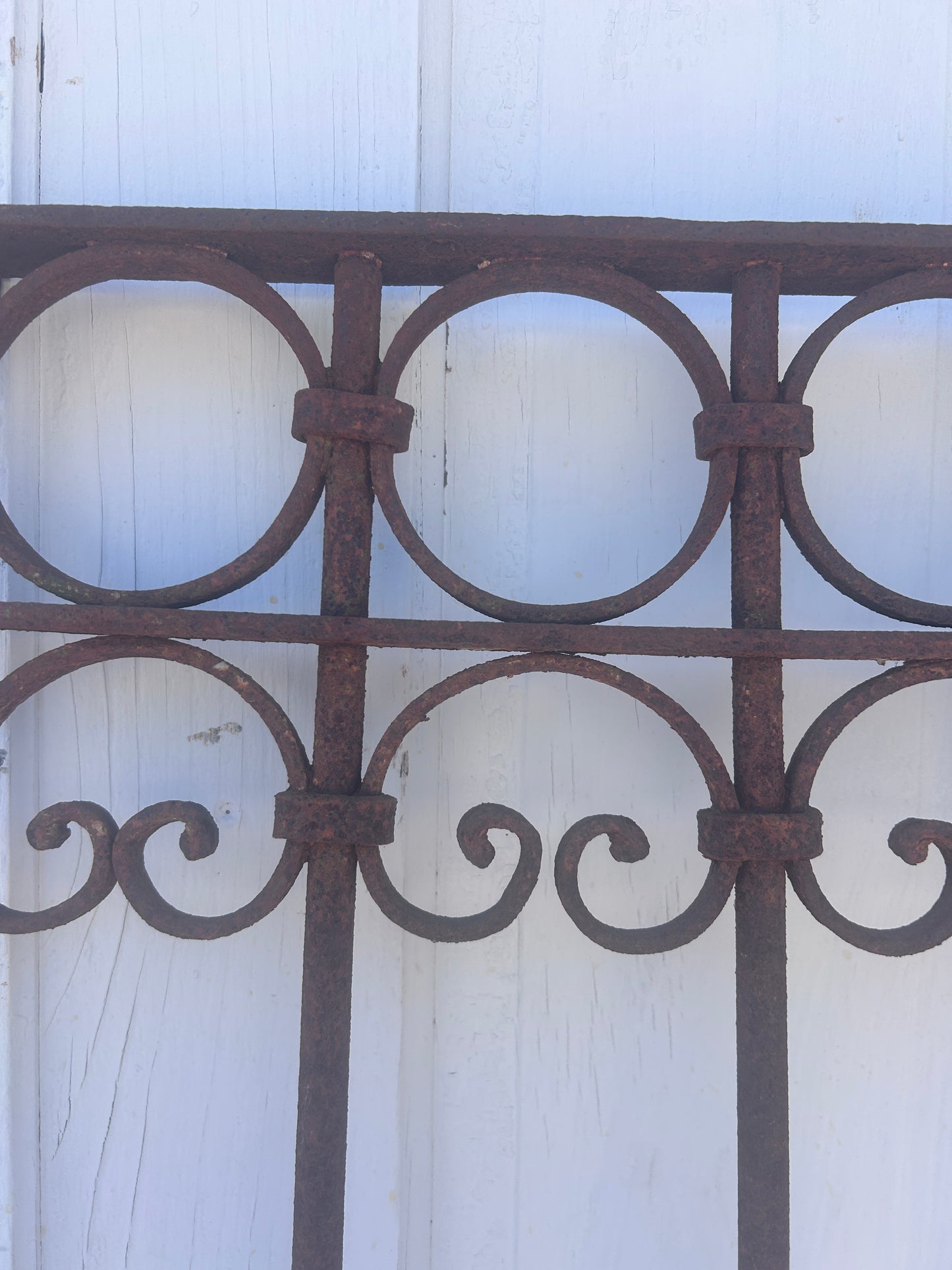 Tall Wrought Iron Gate w/ Center Oval GS010977