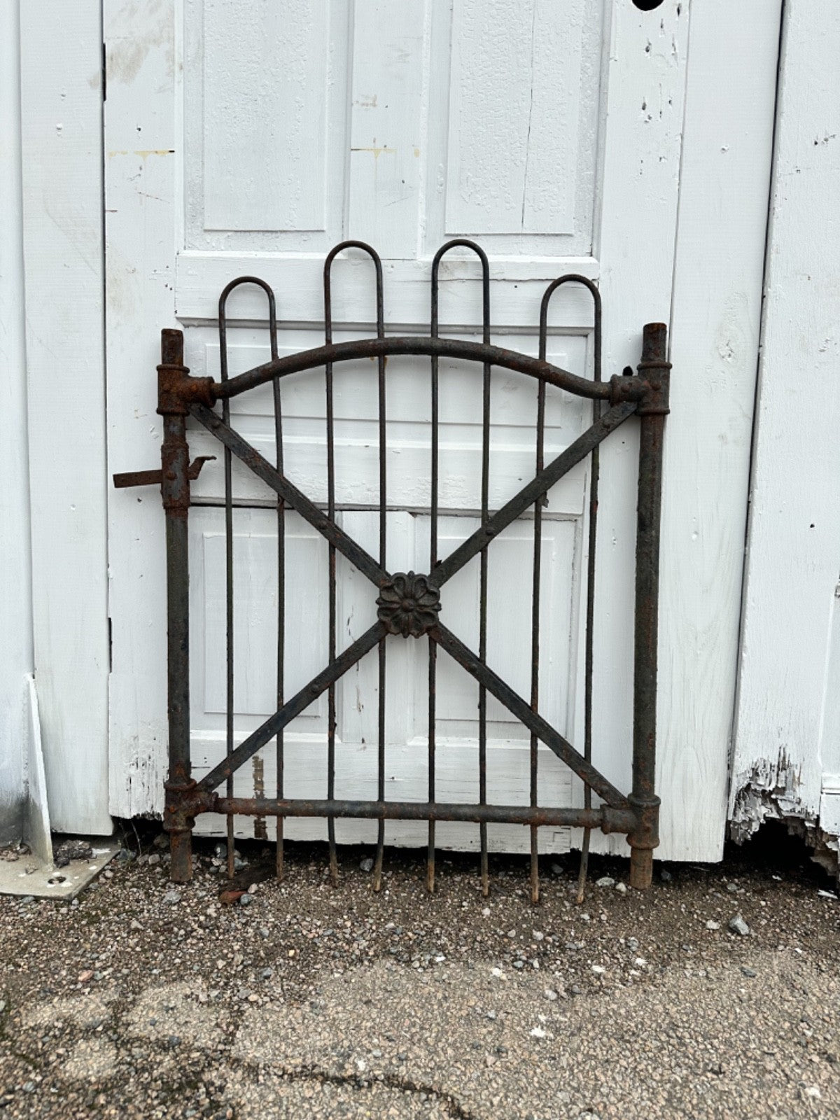 Antique Hairpin Iron Garden Gate w/ Flower Medallion GA20241