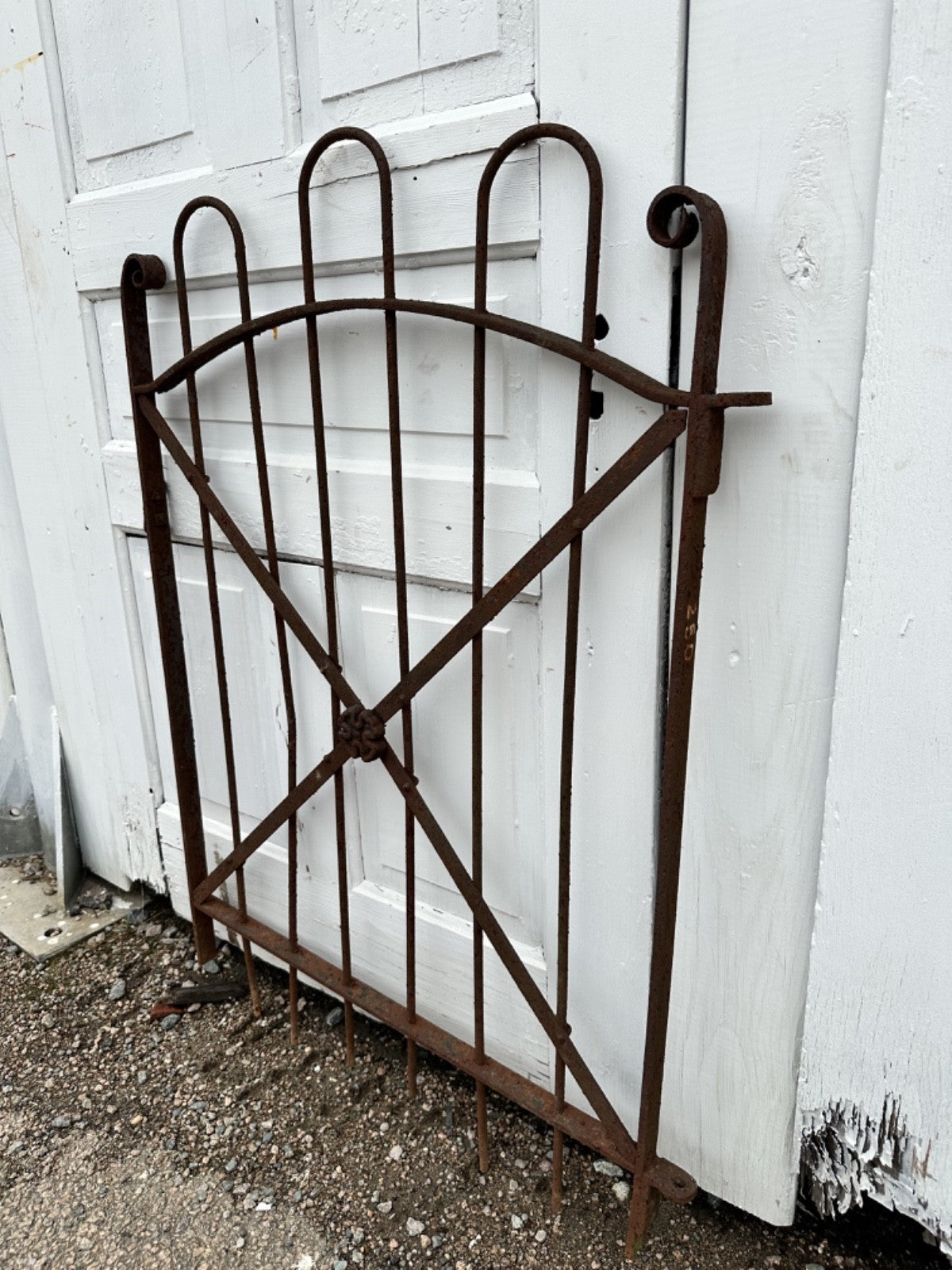 Antique Iron Hairpin Garden Gate w/ Flower Medallion GA20251