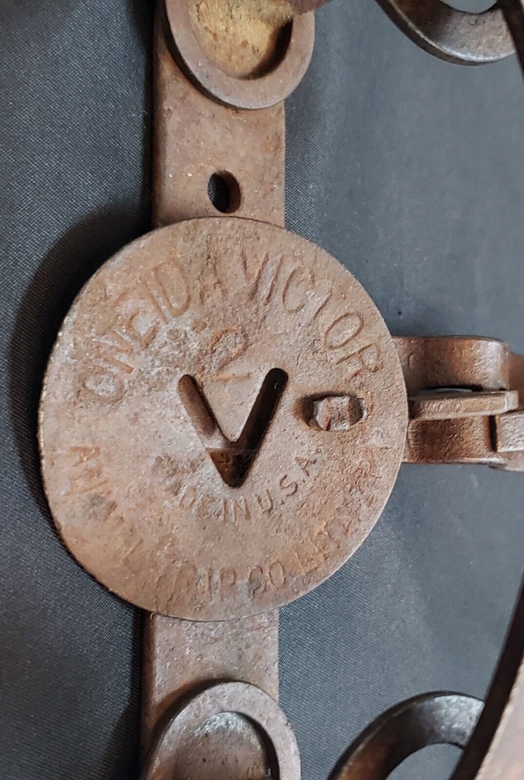 Vintage Oneida Victor #2 Plus Blake & Lamb Cast Iron Animal Traps GS00089