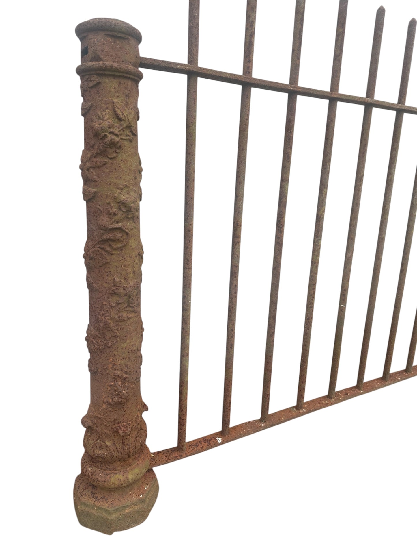 40 Ft of Antique Iron Fencing w/ Naturalist Style Post GA20880