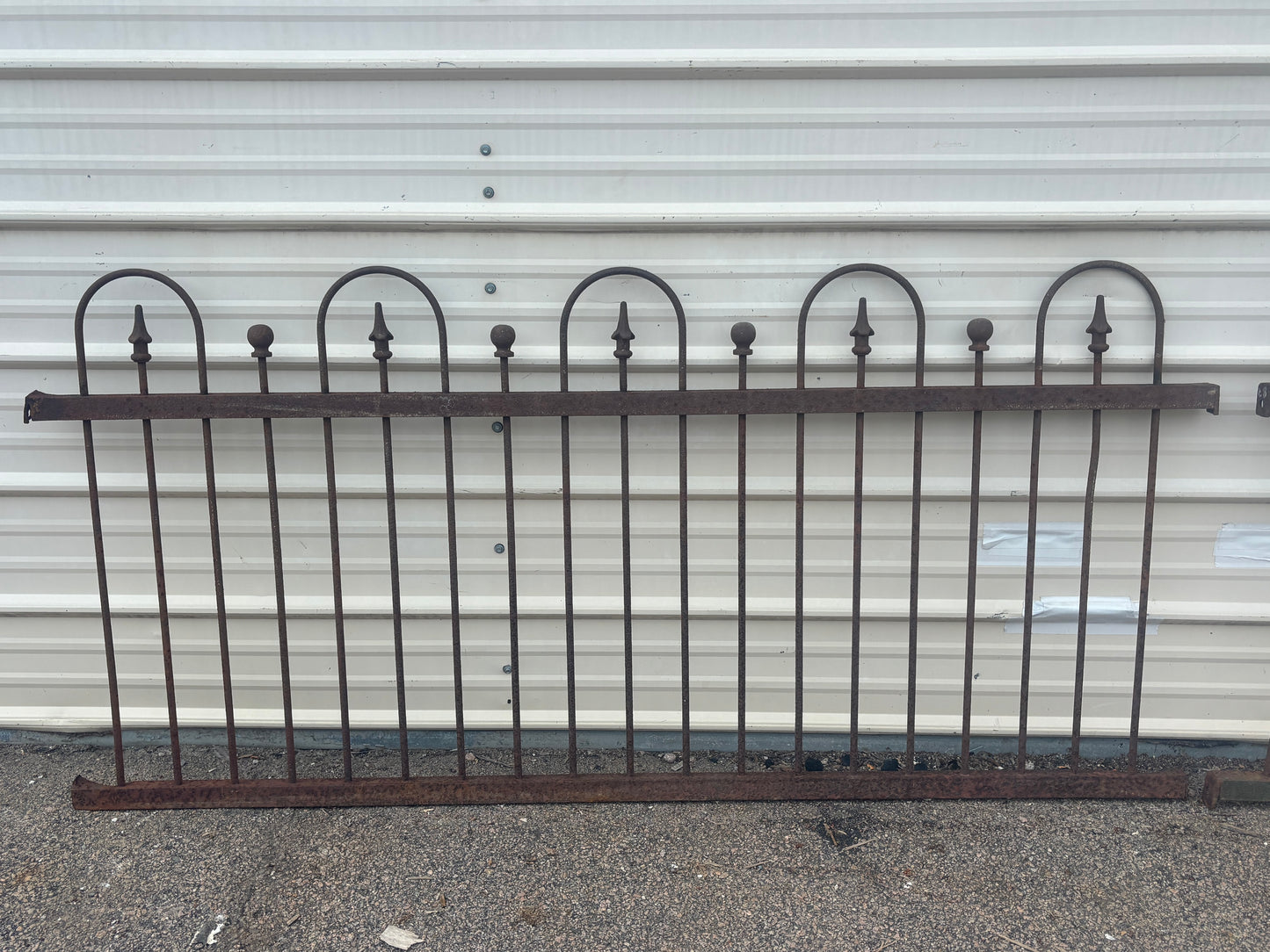 Hairpin Fence Panels With Finials GA21212