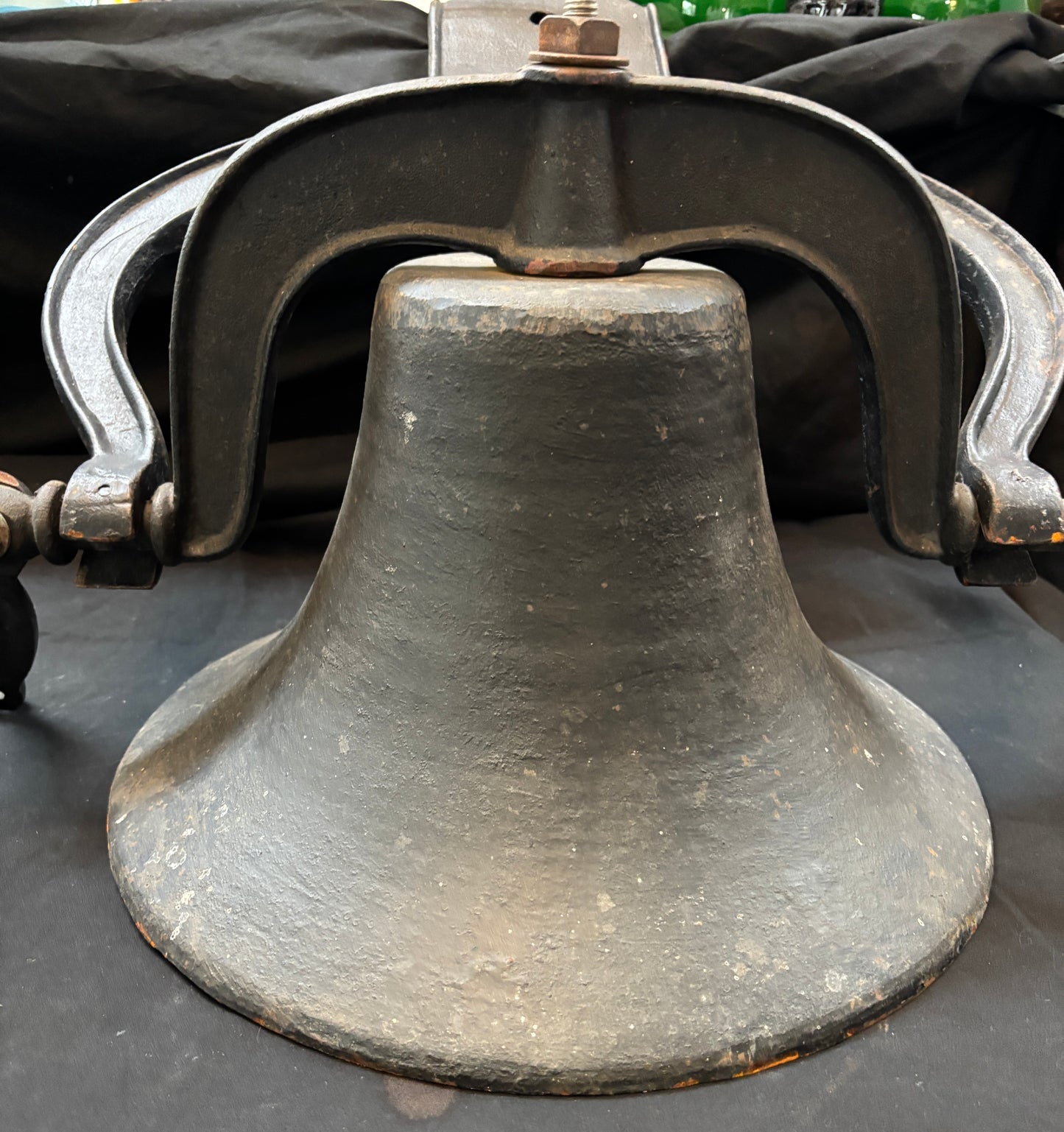 Krystal Metal Cast Iron Dinner Bell GA21505