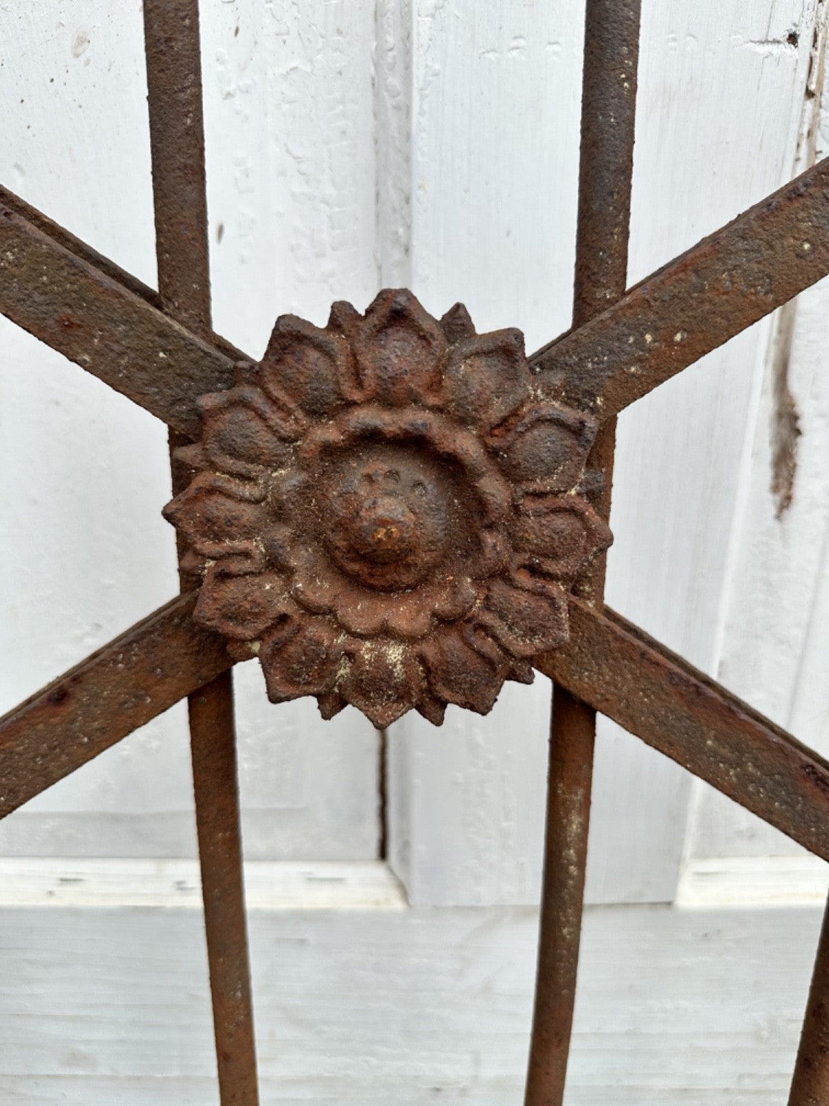Antique Iron Hairpin Garden Gate w/ Sunflower Medallion GA20259