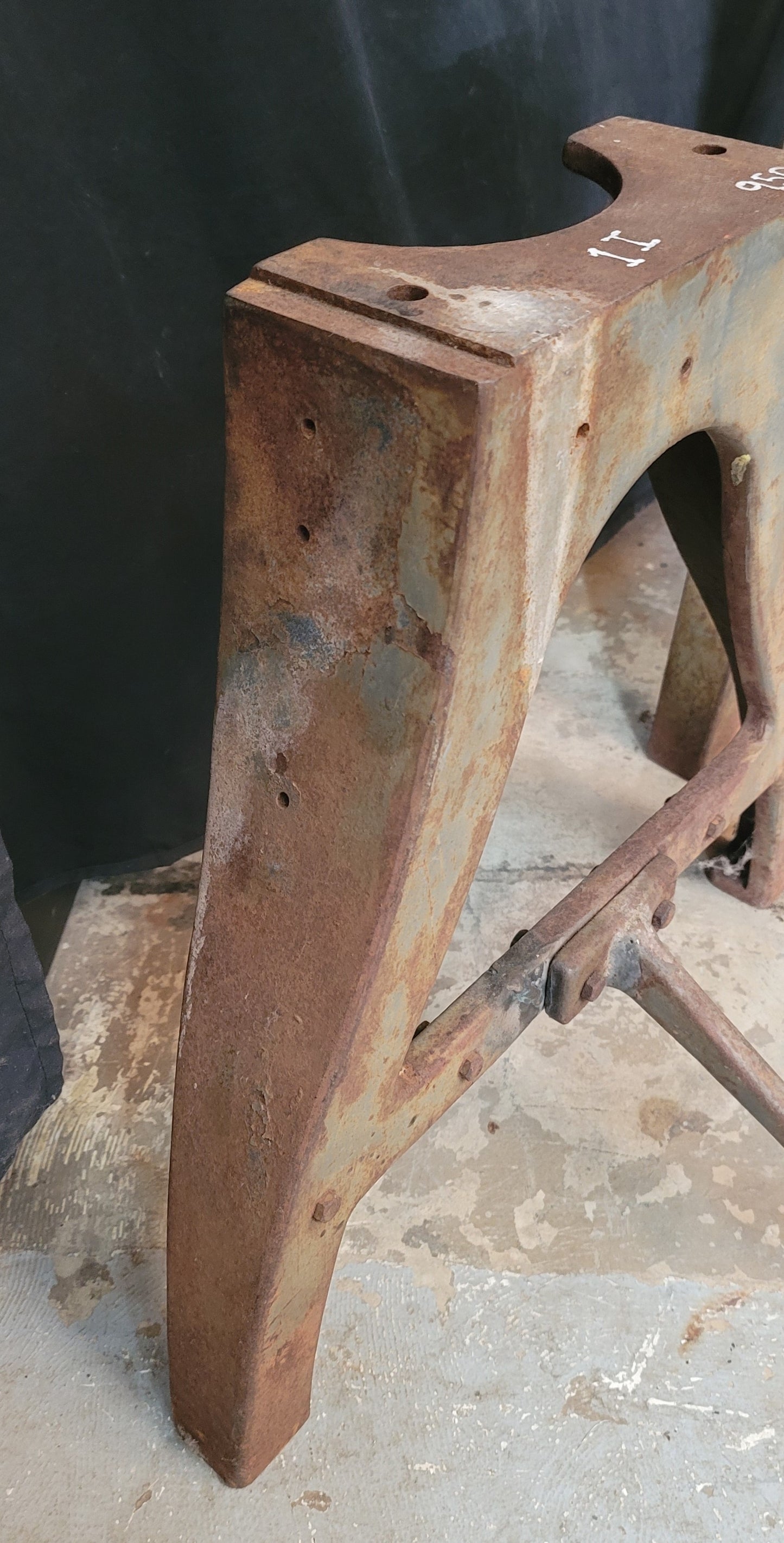 Pair of Cast Iron Factory Machine Tapered Table Base Legs 20 1/2" T GS00688