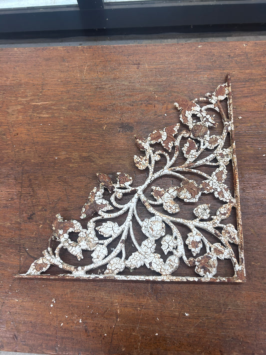Single Cast Iron Rose and Leaf Corbel GS011016