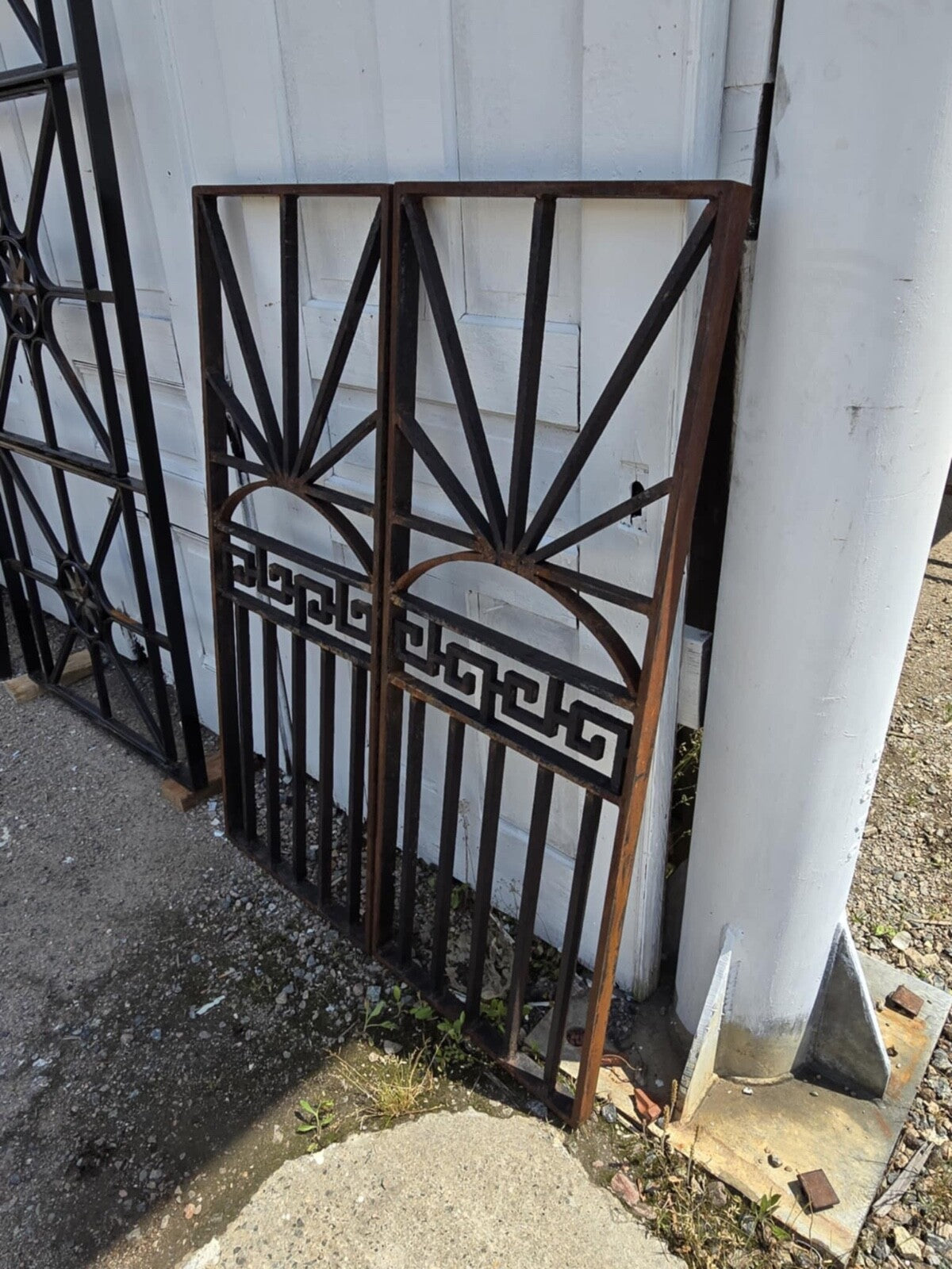 Antique Geometric Iron Gate GAM0453