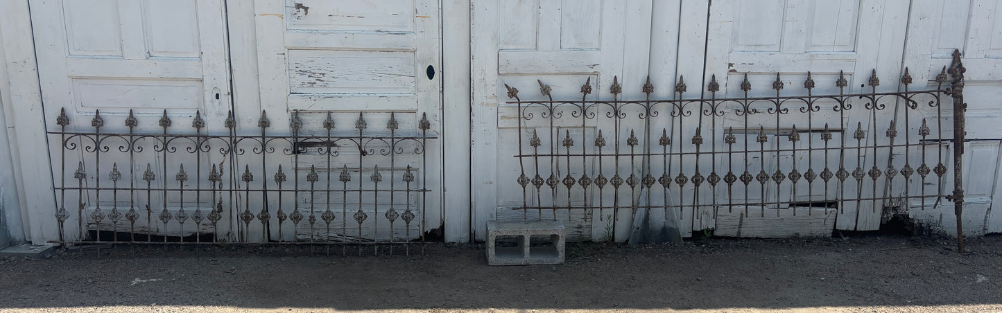 21.5 Feet of Iron Fence Panels GA21247