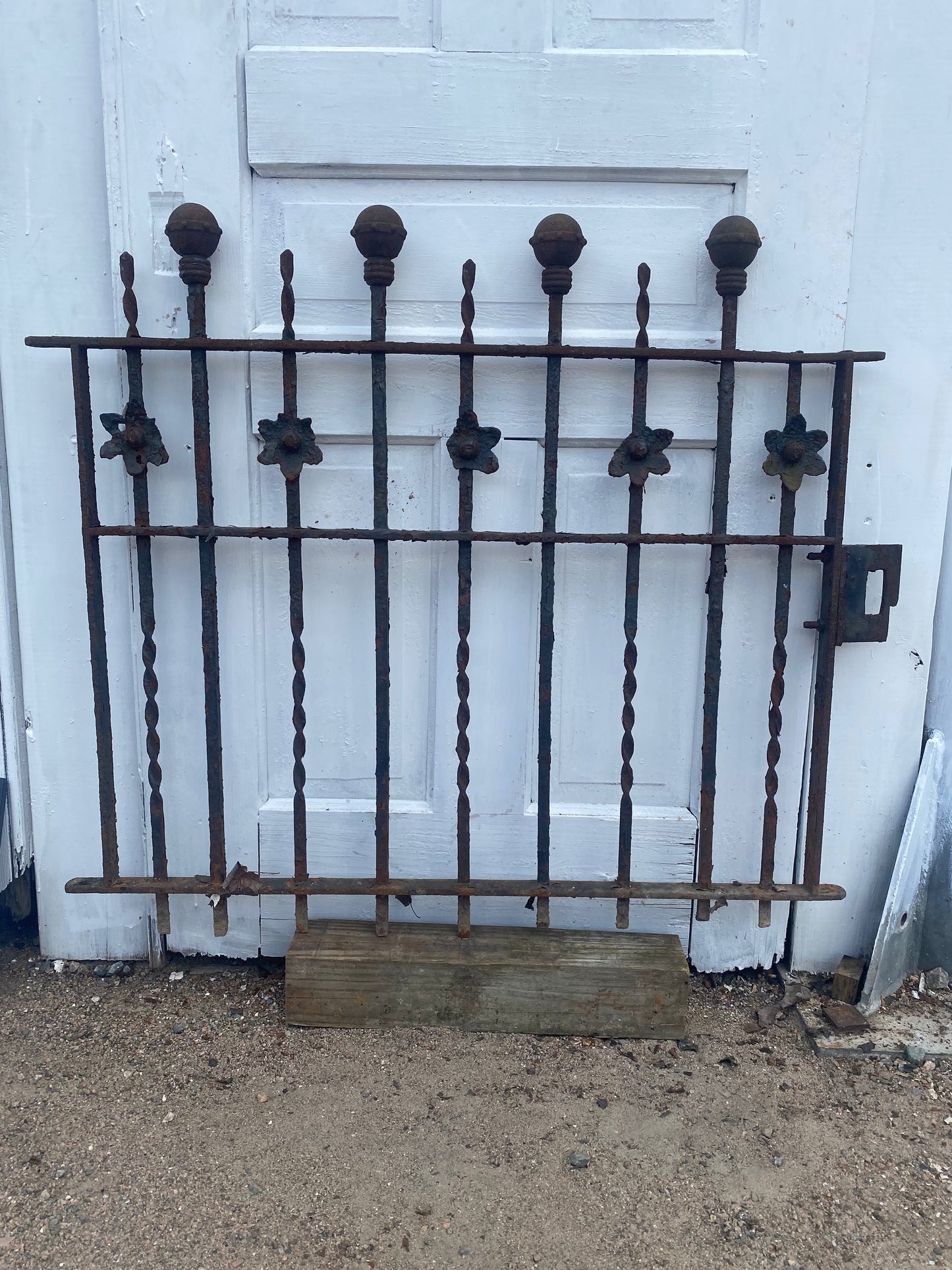 Antique Iron Gate GS20232 - 32 1/4" x 32 1/4" tall