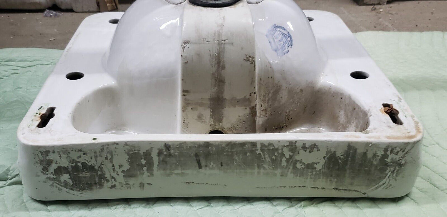 Vintage One Tap Peg Leg Pedestal Sink with Heart Shaped Basin GA9660