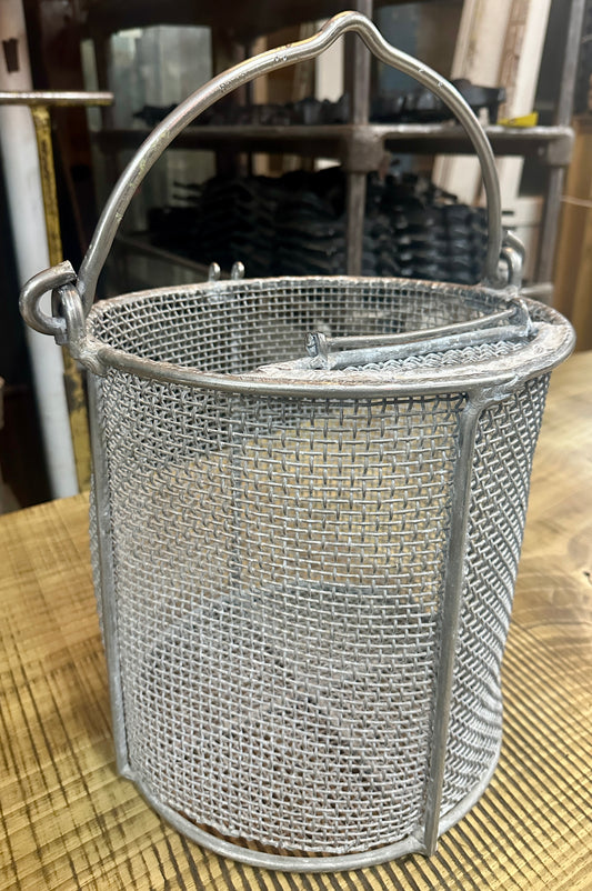 Galvanized Steel Wire Mesh Basket w/ Handle GA20728