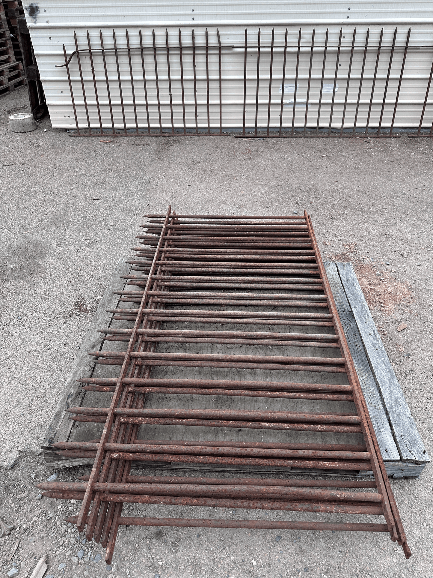 51 Ft of Antique Wrought Iron Spiked Fencing GA21060