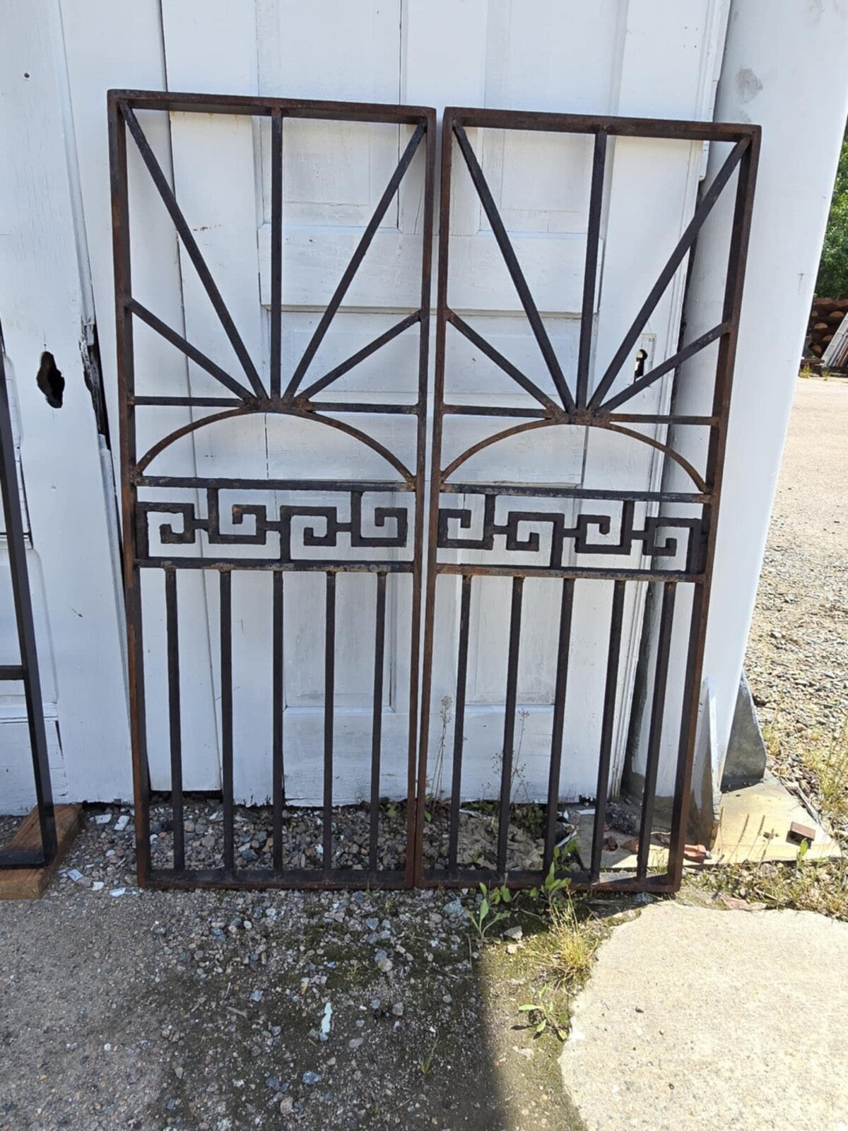 Antique Geometric Iron Gate GAM0453