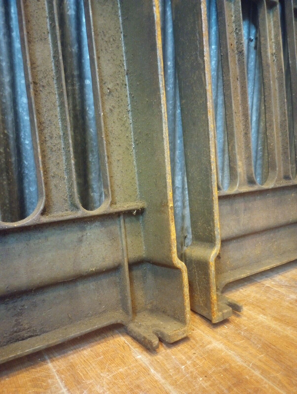 Pair of Walker & Turner Cast Iron Machine Legs 31 3/8" Tall x 19" Wide