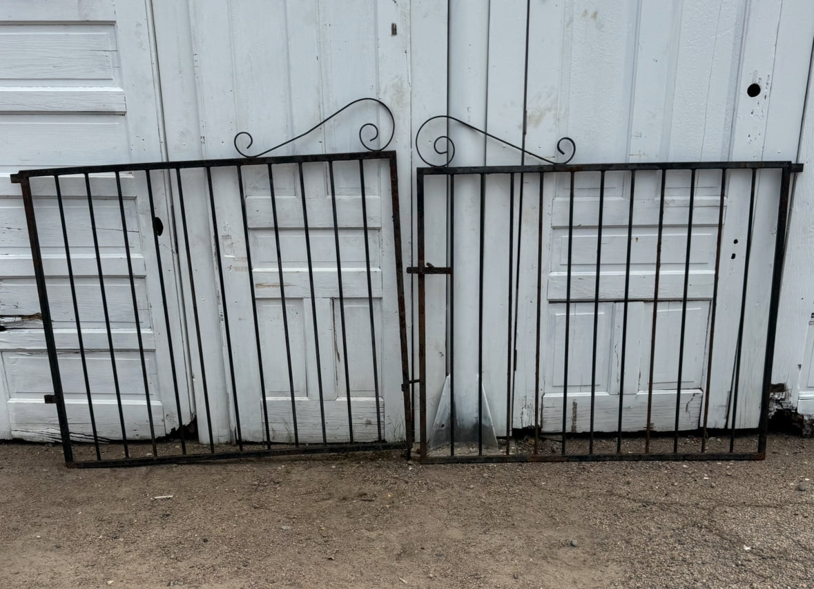 Antique Iron Garden Double Gate w/ Latch GA20311