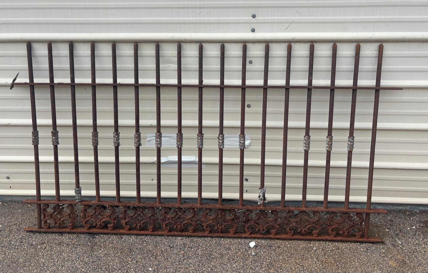27.5 Feet of Decorative Wrought Iron Picket Fence Panels GA21226