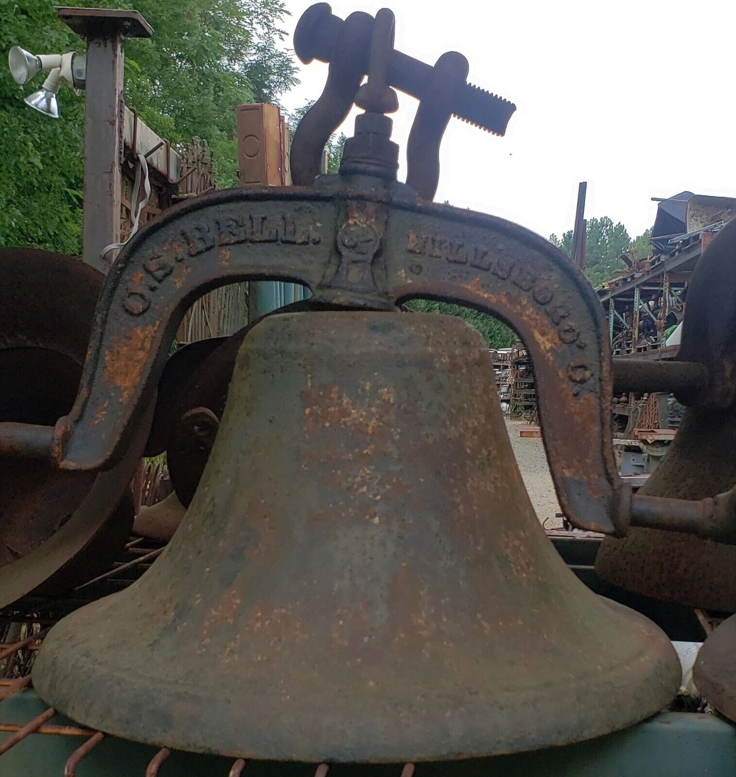 C.S. Bell of Hillsboro Ohio Cast Iron 20" Round #3 1/2 Bell GA9339