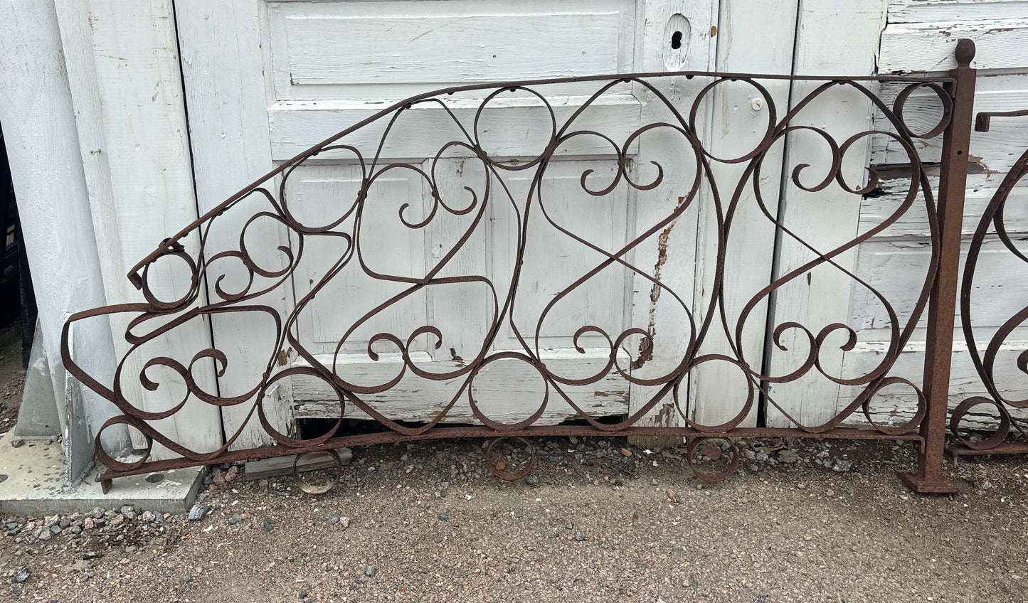 20 Feet of Iron Fence Panels GA21296