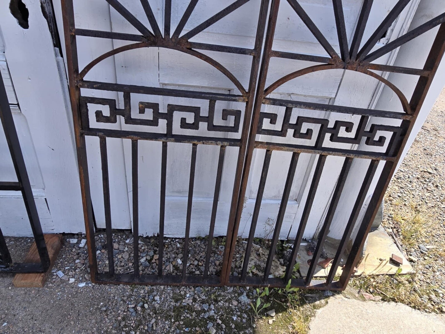 Antique Geometric Iron Gate GAM0453
