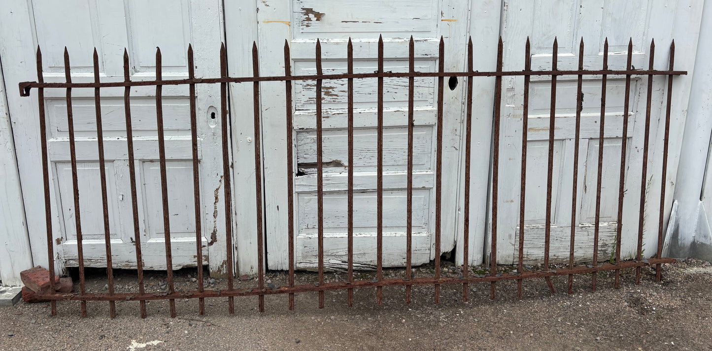 87 Feet of Wrought Iron Rounded Picket Fencing GA21411