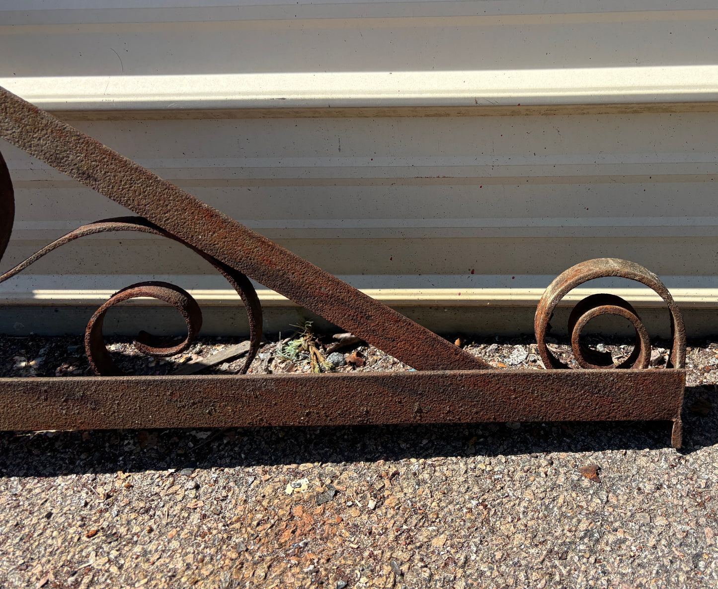 Pair of Iron Brackets GA21334