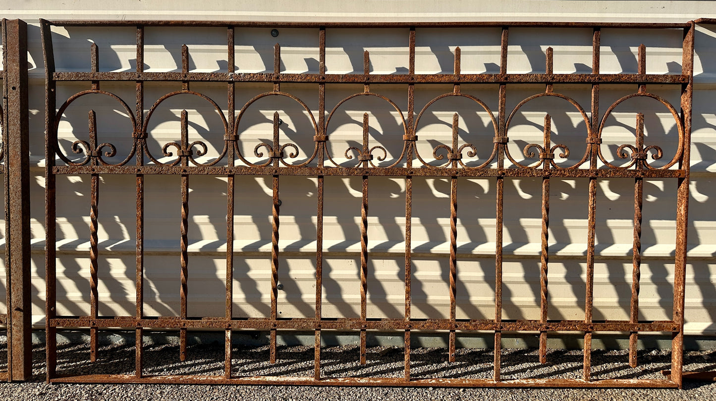 34 Feet of Antique Wrought Iron Fencing GA20789
