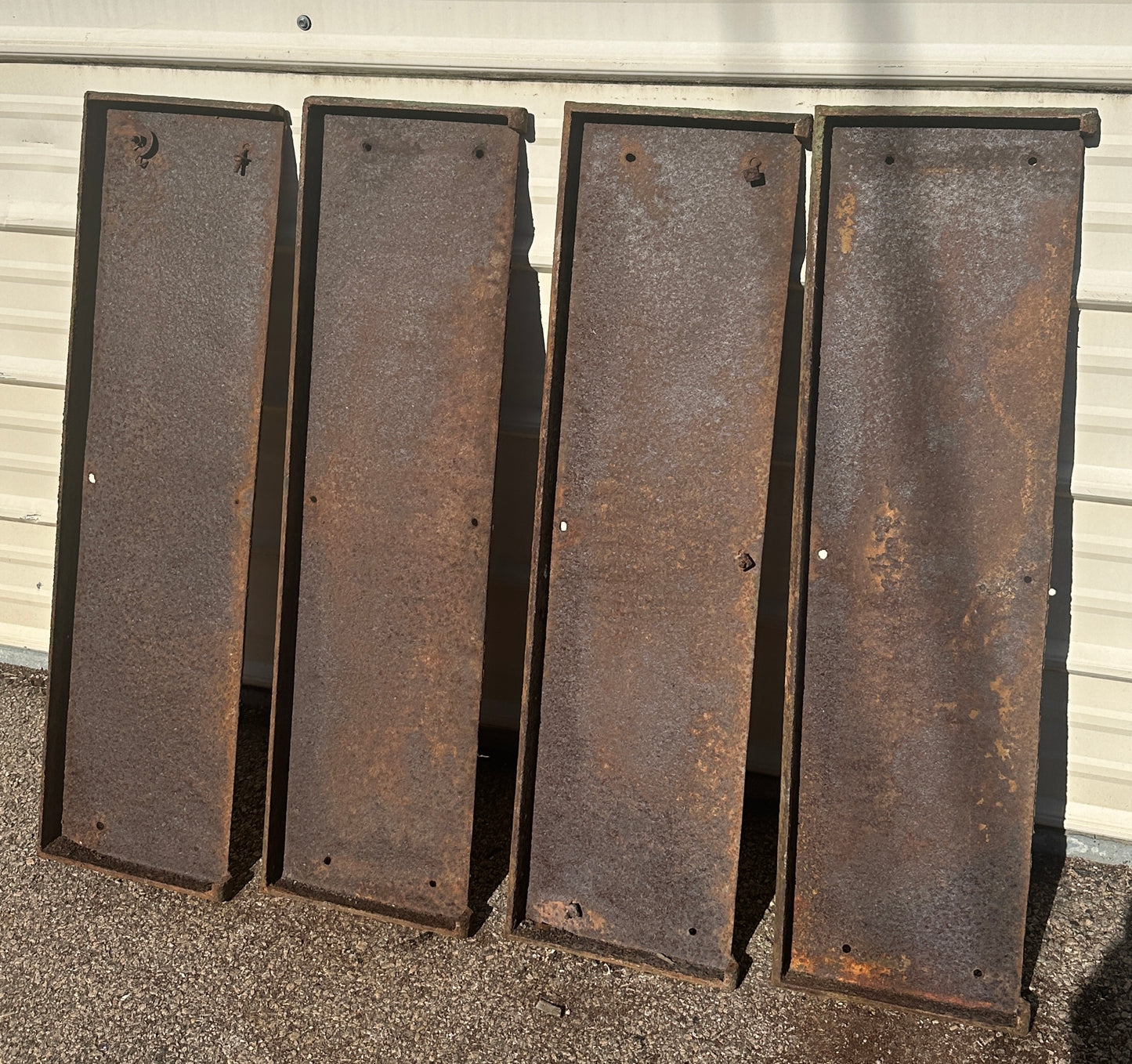 Set of 4 Cast Iron Stair Treads GA20834