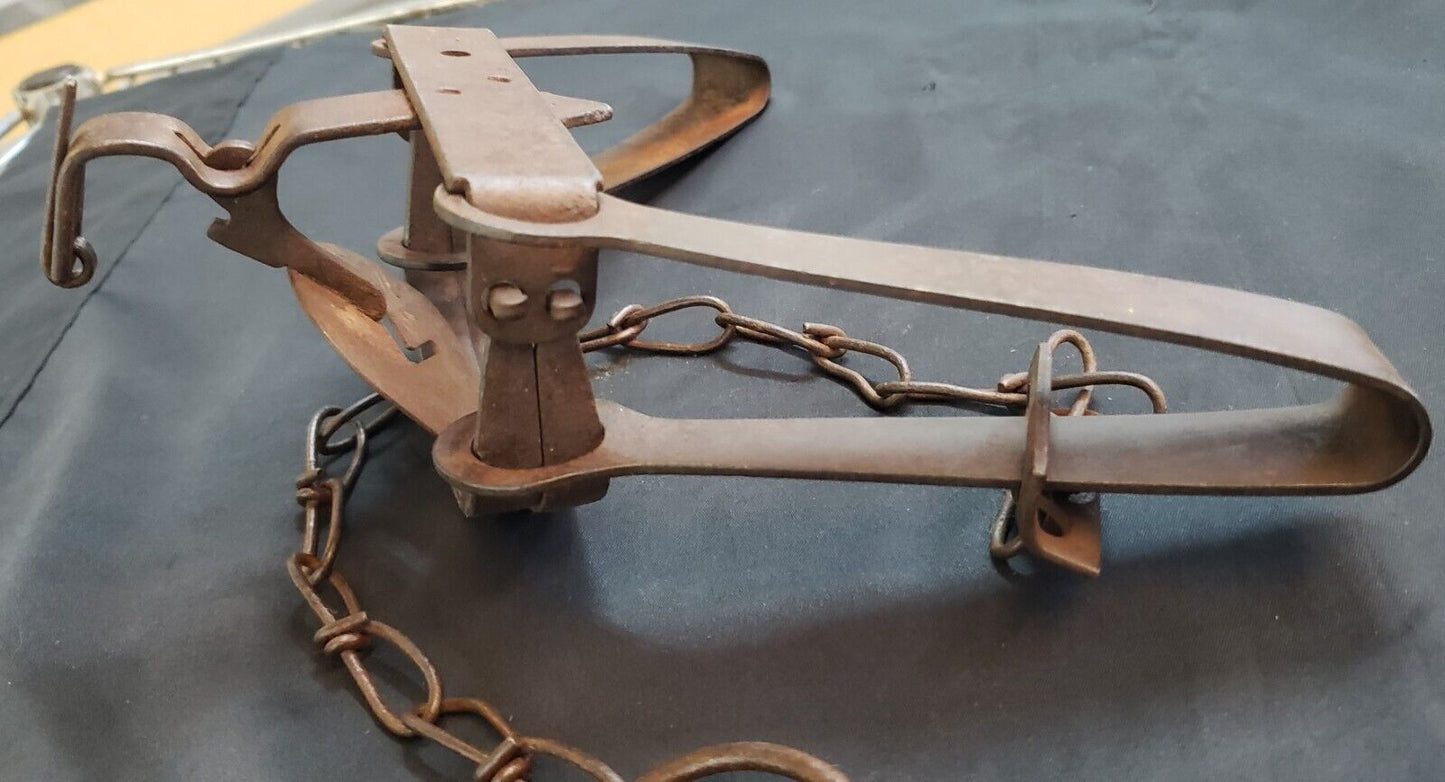 Vintage Oneida Victor #2 Plus Blake & Lamb Cast Iron Animal Traps GS00089